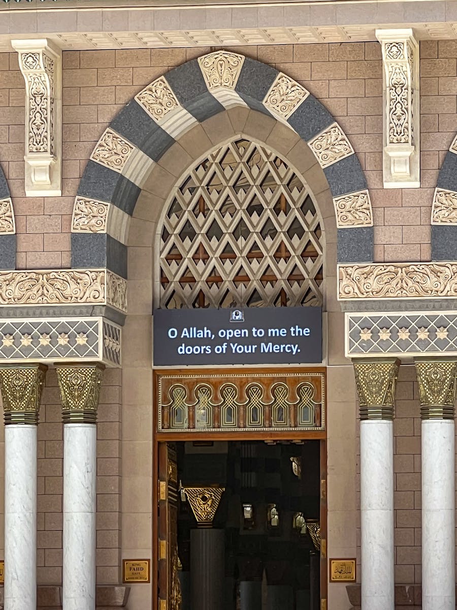 Intricate doorway design at Al-Masjid an-Nabawi showcasing Islamic architecture in Madinah.